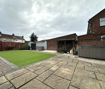 4 bedroom semi-detached house to rent - Photo 3