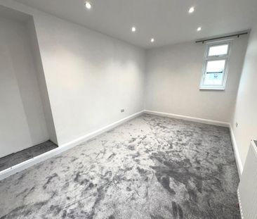 4 bedroom semi-detached house to rent - Photo 5