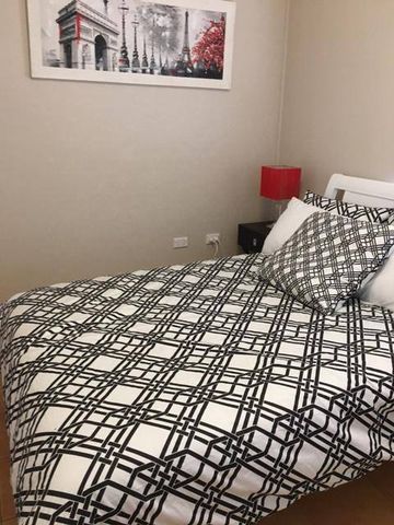 NEWLY RENOVATED FULLY FURNISHED SOUTH MACKAY UNIT - Photo 5