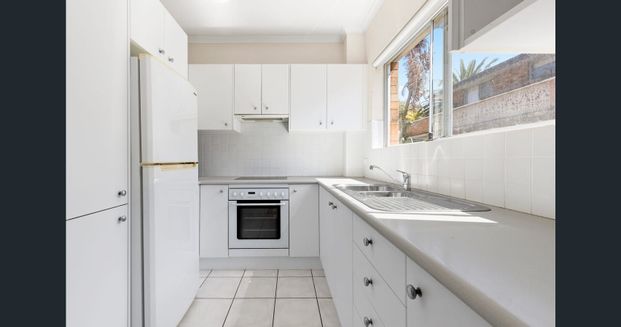 Modern 2-Bedroom Home Moments from Collaroy Beach - Photo 1