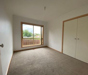 Four bedroom 2 bath spacious unit in Chadstone - Photo 4