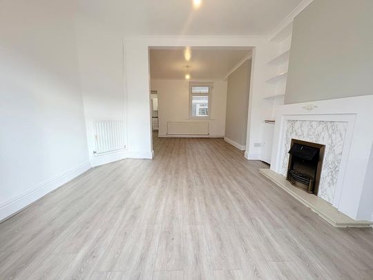 4 bedroom terraced house to rent - Photo 1