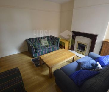 4 bedroom end of terrace house to rent - Photo 1