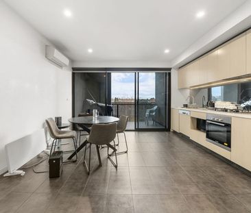 Sleek Apartment in Vibrant Fitzroy North - Photo 1