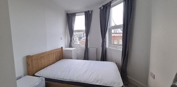 House share to rent - Photo 2