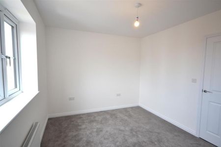 2 bedroom semi-detached house to rent - Photo 5