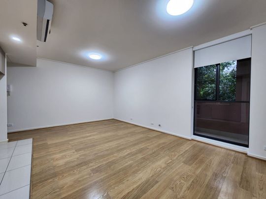 Timber Floored Two(2) Beds Two(2) Baths Plus Study - Washington Park - Riverwood - Photo 1