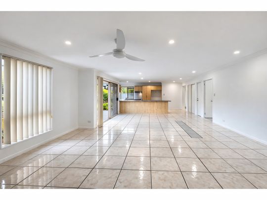 Fully Renovated Villa - Photo 1