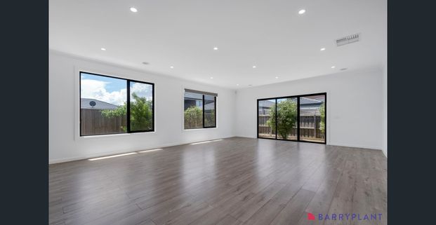 IMMACULATE 3 BEDROOM PROPERTY (UTILITIES INCLUDED IN RENT PRICE) - Photo 1