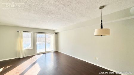 STUNNING 2-BEDROOM CONDO-TOWNHOUSE WITH BEAUTIFUL UPGRADES - Photo 2