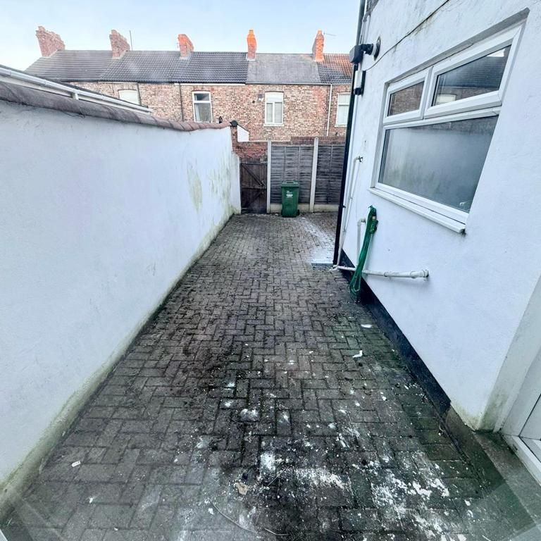 2 bedroom terraced house to rent - Photo 1