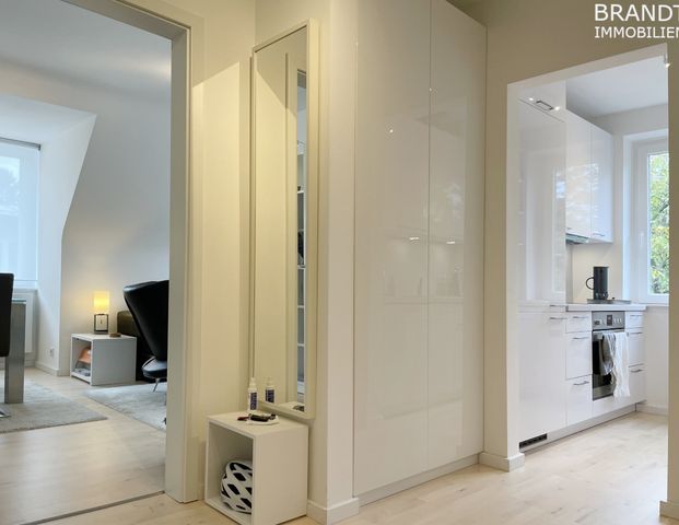 Modern möblierte 2-Zimmer-Wohnung mit Balkon und Stellplatz in Hamburg-Marienthal! - Photo 1