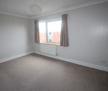 Modern Apartment Living in Village of Warsash - Photo 3