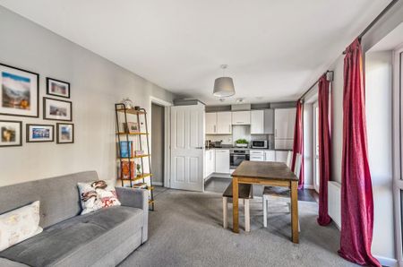 2 bedroom flat to rent - Photo 2