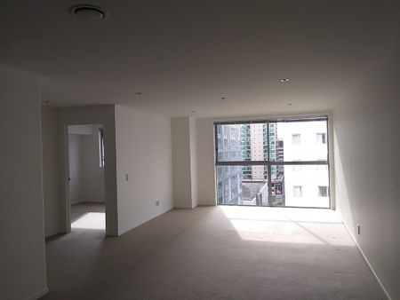 Large and Spacious - Photo 2