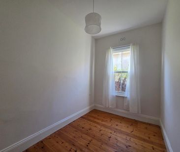 Cozy Villa in the Heart of Semaphore - Photo 5