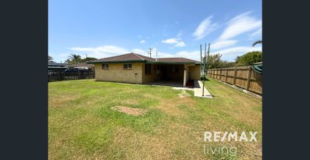 Comfortable Family Living on a Spacious 700m² Block - Photo 5