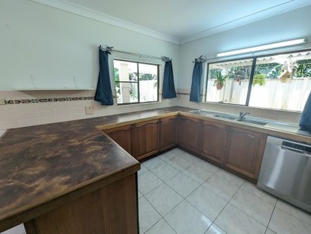 LARGE HOME!!!! - Photo 4