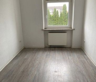 Ideale 3 Zimmerwohnung mit Balkon für junges Paar im Glück! - Photo 1