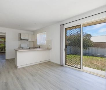 Stylish, Comfortable & Convenient Living in a Quiet Court Location - Photo 4