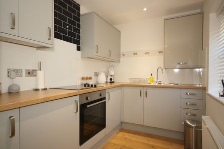 Chobham, Woking - Photo 2