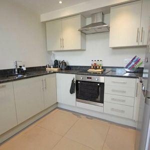 Orchard Road, TW9, London - Photo 3