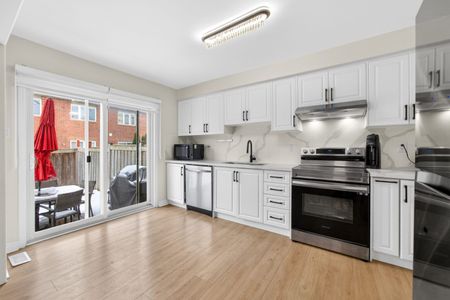 For Lease - 439 Cavanagh Lane, Milton, Ontario - Photo 2