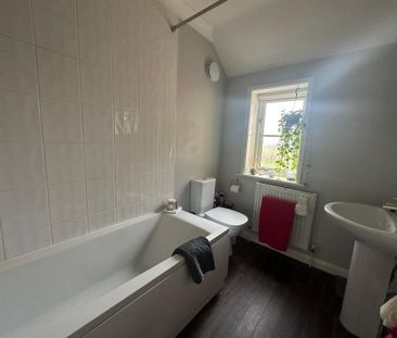 2 bedroom semi-detached house to rent - Photo 6