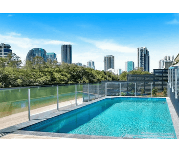 Modern Broadbeach Apartment-opposite Pacific Fair - Photo 6