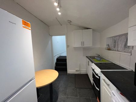 2 Bed Flat, Luton, LU1 - Photo 5