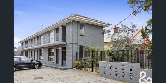 CLOSE TO EVERYTHING! - Photo 3