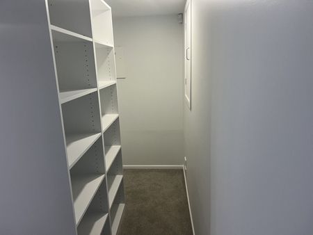 Short walk to the beach, move in before Summer. - Photo 2