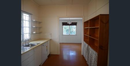 37 Fraser Street, Graceville QLD 4075 - House For Rent - $600 | Domain - Photo 5