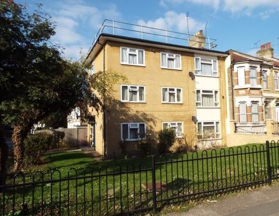 2 Bed Flat, Chelmsford Road, E11 - Photo 1