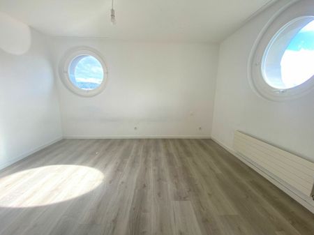 Charmant appartement de 3.5 pièces – dernier étage avec vue magnifique sur la ville - Photo 4