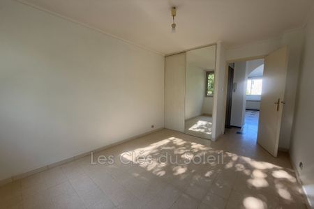 Location appartement 4 pièces 66 m² Toulon - Photo 5
