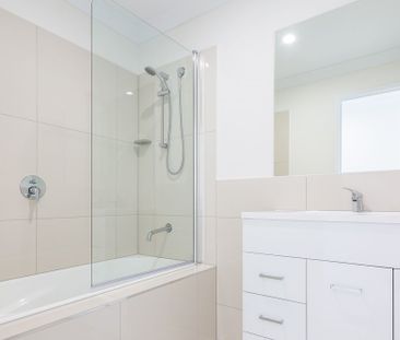 MODERN DUPLEX IN SOUGHT AFTER LOCATION! - Photo 6