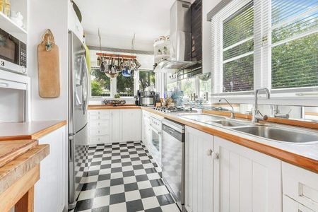 Lovely Family Home on River Road - Photo 2