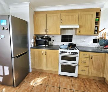55 Church Road, West Byfleet - 3 bedrooms Property for lettings - S... - Photo 3