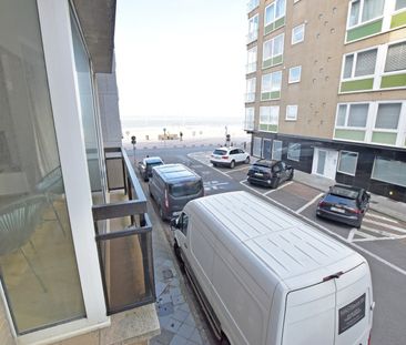 Gemeubeld appartement met zijdelings zeezicht nabij het Driehoeksplein - Photo 1