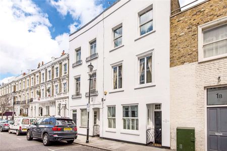 Bright and beautifully appointed throughout, this is a charming three bedroom Chelsea Townhouse enjoying a private roof terrace and easy access to the amenities of the Fulham Road. - Photo 5