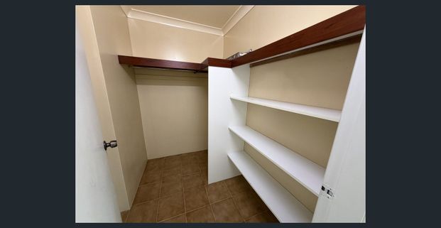 Charming Family Home in Mount Victoria - Photo 1