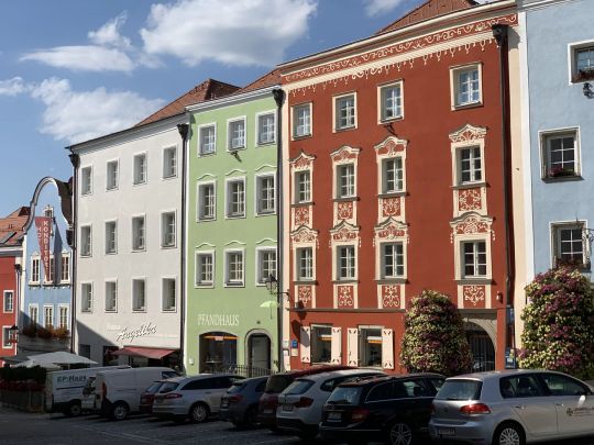 Neuwertige, moderne 2-Zimmer-Wohnung im Schärdinger Zentrum - Küche möbliert - Photo 1