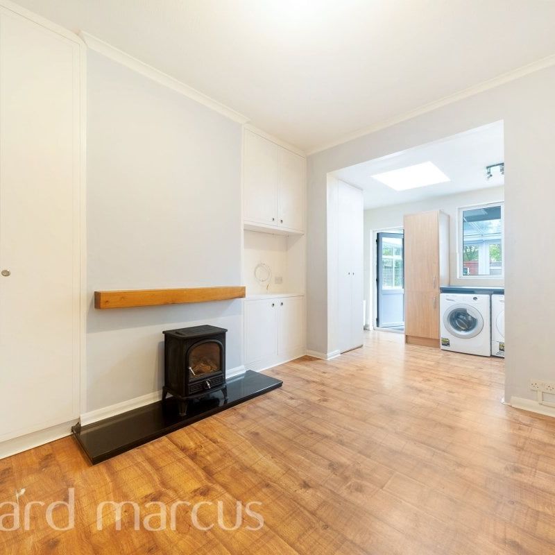 London Road, WALLINGTON - Photo 1