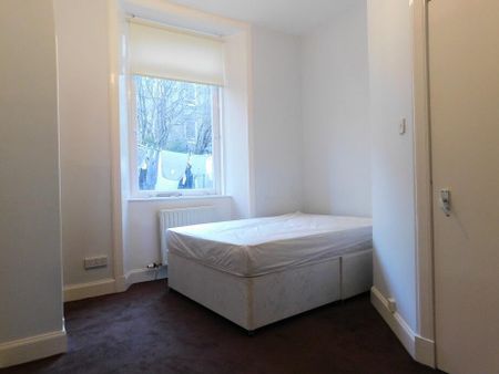 3 bedroom flat to rent - Photo 2
