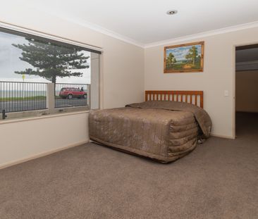 Pristine and Perfect Beachside Residence - Photo 6