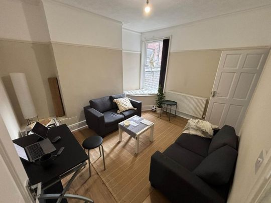 4 bedroom semi-detached house to rent - Photo 1
