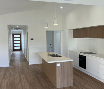 8 Bower Street, Morayfield, QLD - Photo 1