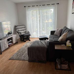 4 1/2 libre mi-novembre, semi meublé, WIFI inclus - Photo 2