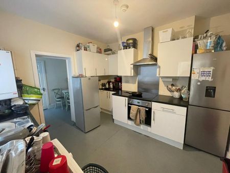 1 bedroom in a house share to rent - Photo 4